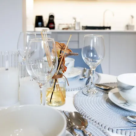 Apartment Centenary House *