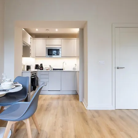 Centenary House Apartment *