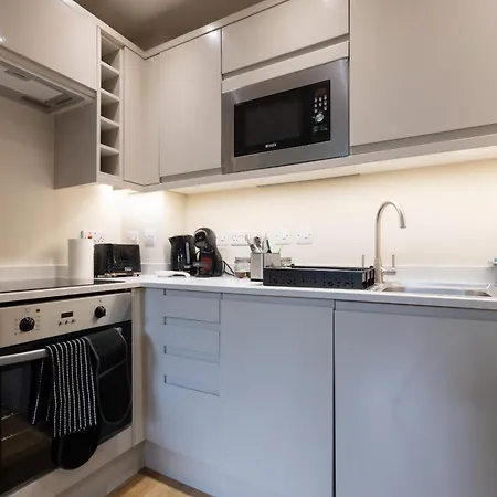 Centenary House * Leeds (West Yorkshire)