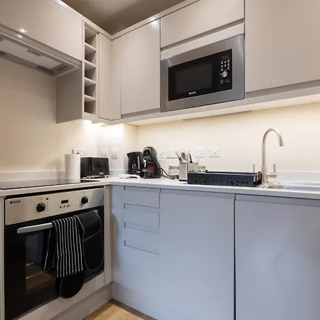 Centenary House Apartment *